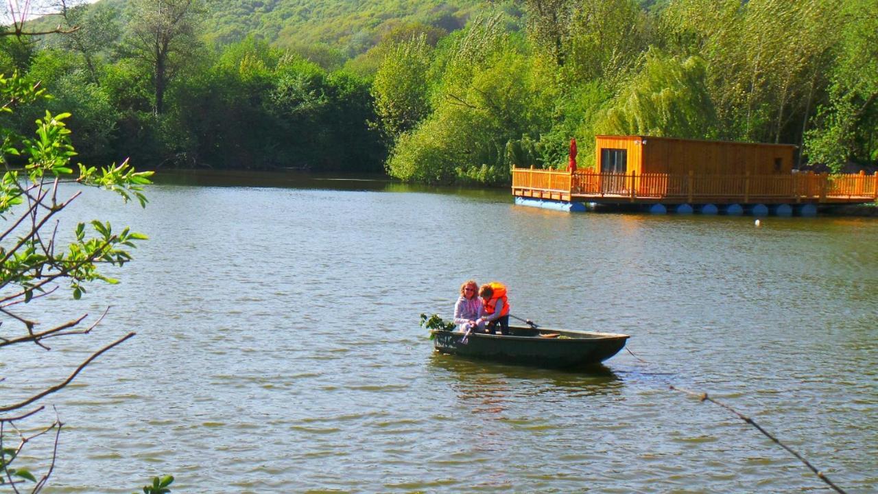 Cabanes Flottantes Et Gites Au Fil De L'Eau Colleville Екстер'єр фото