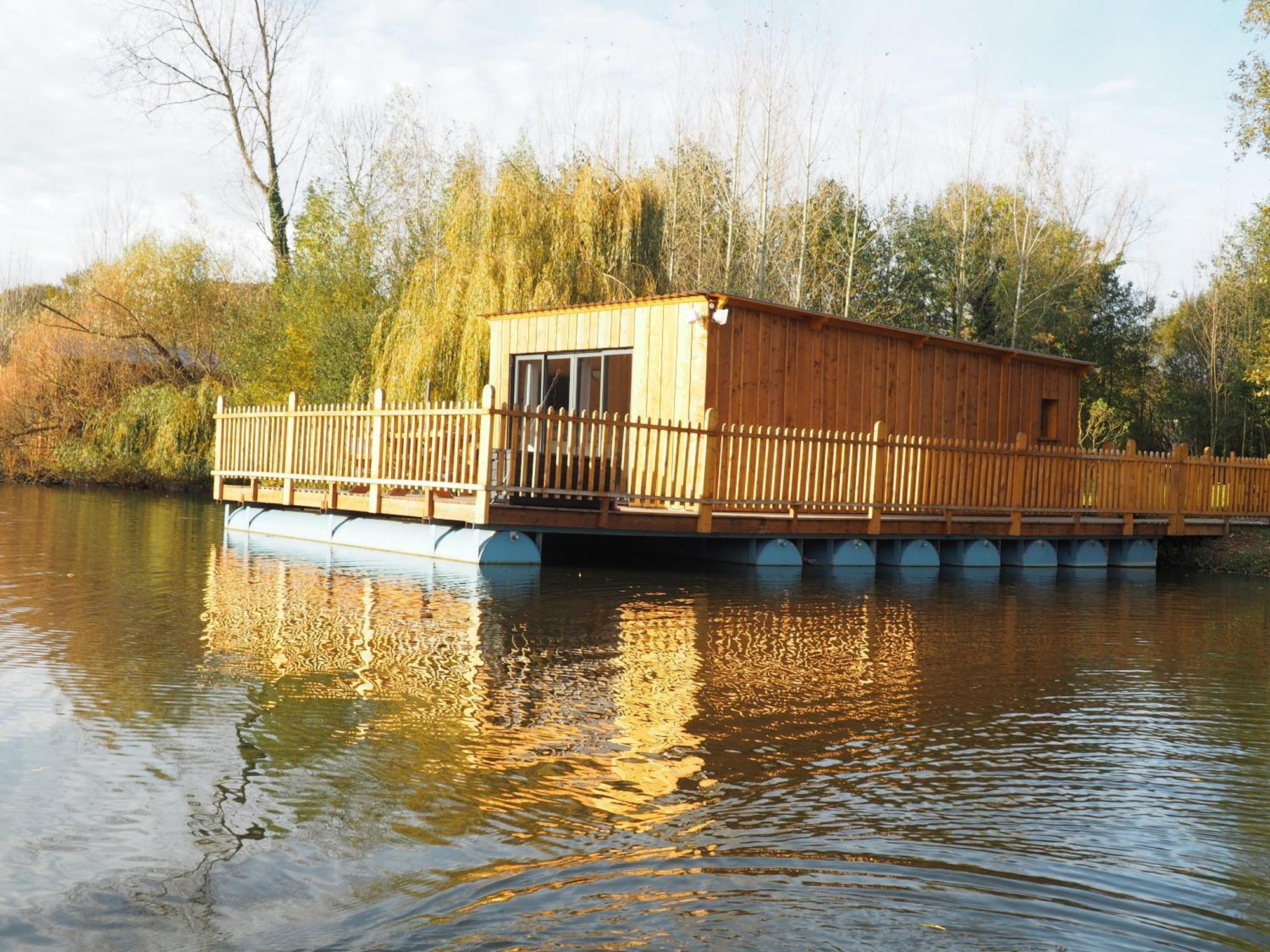 Cabanes Flottantes Et Gites Au Fil De L'Eau Colleville Екстер'єр фото