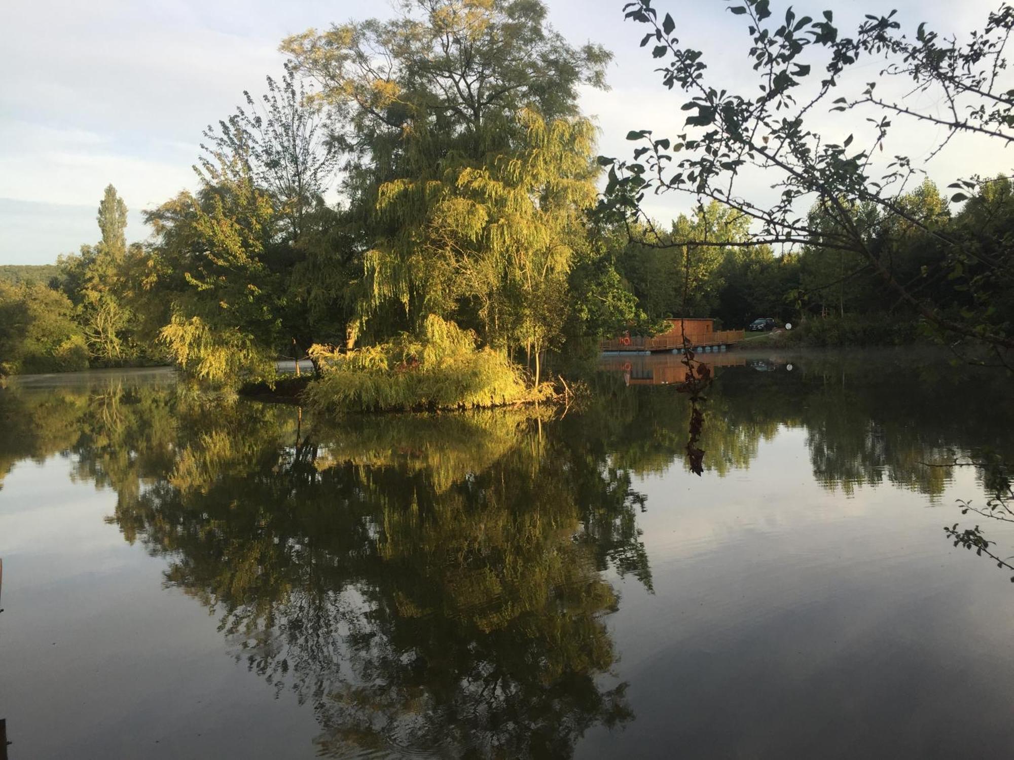 Cabanes Flottantes Et Gites Au Fil De L'Eau Colleville Екстер'єр фото