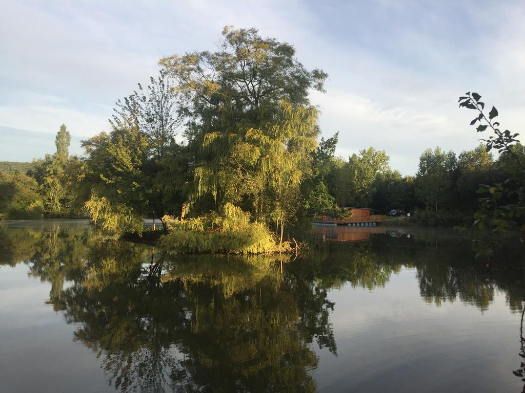 Cabanes Flottantes Et Gites Au Fil De L'Eau Colleville Екстер'єр фото